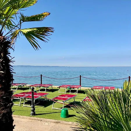 Maximilian Триест