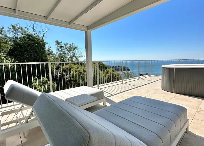 Aparthotel Maximilian 4*