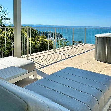 Maximilian Aparthotel 4*