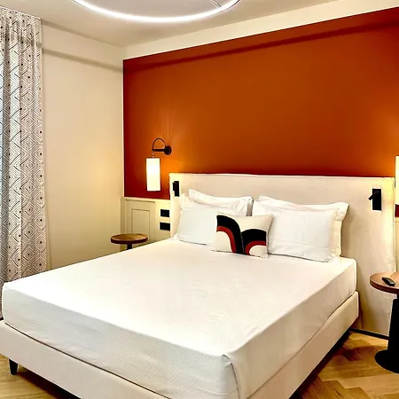 Maximilian 3* Trieste