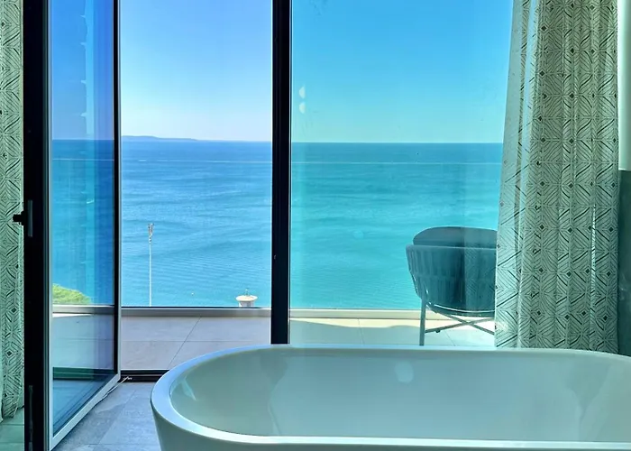 Maximilian 4* Τεργέστη